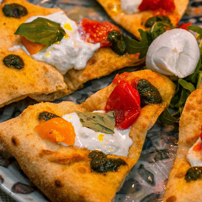 Pizza Fritta: Tradizione e Innovazione Napoletana